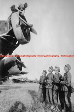 F028635 German Airborne Troops with Sturmtruppe Edelweiss before Flight to Crete