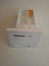 cassetto per i detersivi di una lavatrice Miele W1 TwinDos. Questo sistema è...