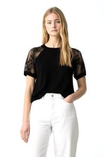T-shirt in maglia con maniche