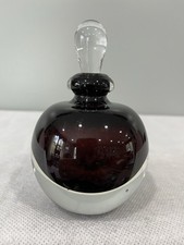 Bottiglia di profumo firmata