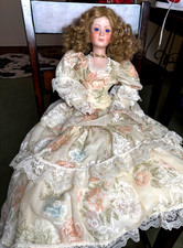 SPLENDIDA bambola letto