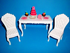 %*Mobili Barbie*grande tavolo*sedie*cocktail*torta*piatto*forchette*fiori*ciotola*%