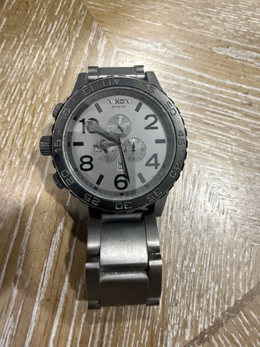 Nixon black ha bisogno - nixon,