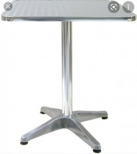 Tavoli e sedie da giardino usati