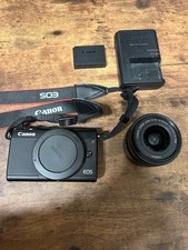 Fotocamera Canon EOS M100 con