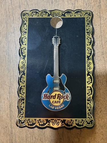 Hard rock cafe core - guitar, pin