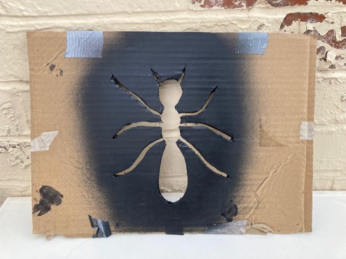 Stencil formica in - in, cartone