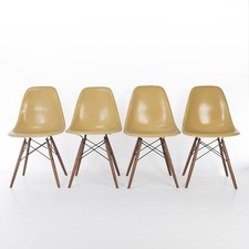 Herman Miller Eames DSW set ocra chiaro (4) sedie vintage con guscio laterale da pranzo