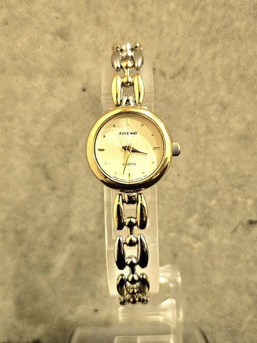 Citizen free way quartz - q&q,