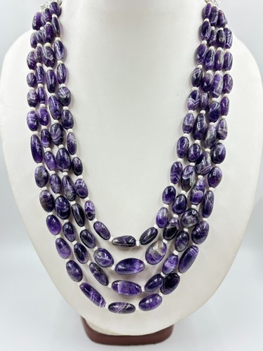 Collana con pietre preziose