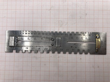 Vecchio strumento orologiaio