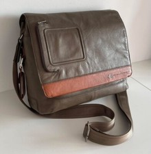 Particolare  messenger    in pelle  pregiatissima  marrone chiaro     Piquadro