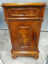 Antico comodino in legno di