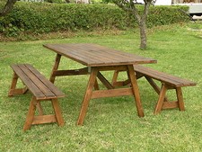 TAVOLO DA GIARDINO IN LEGNO