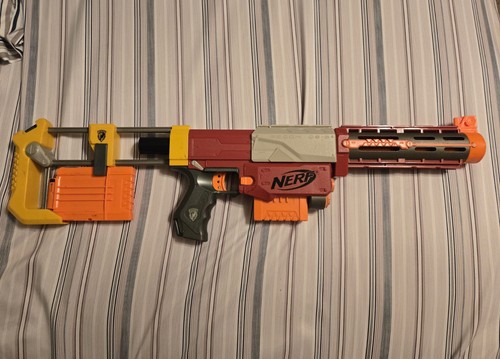 Near mint nerf blaster - mint,