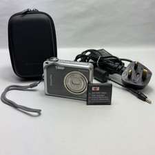 Fujifilm FinePix V10 fotocamera digitale argento 5,1 MP + batteria e adattatore AC - testata