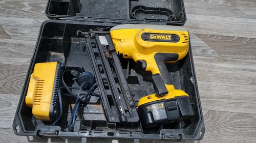 Chiodatrice dewalt 18v second - dewalt,