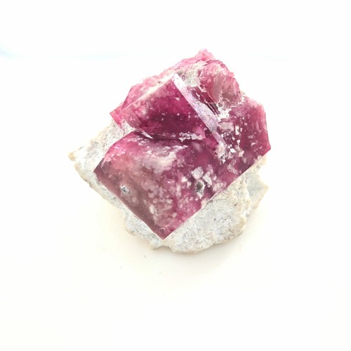 Berillo rosso naturale - , su
