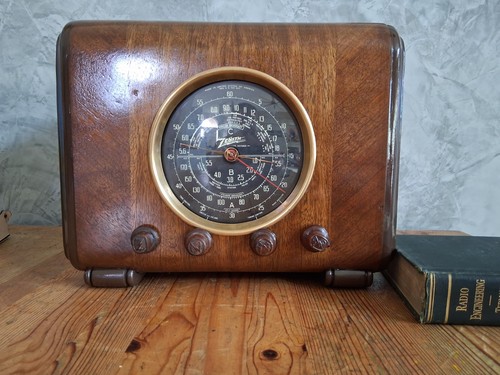 Vintage zenith tube radio - zenith, cube