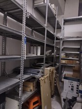 magazzino ricambi auto stock