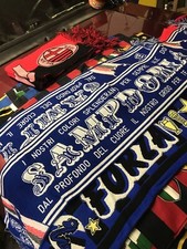 Stock Bandiere E Sciarpe Squadra Di Calcio Vintage