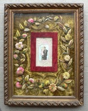 Quadro dedicato a S. Antonio, con fondo in velluto e fiori in stoffa - '800/'900