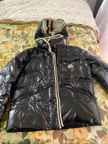 Moncler montbeliard - ,