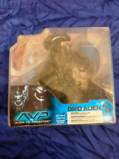 McFARLANE TOYS - AVP - GRID ALIEN e  ELDER PREDATOR  - ALIEN vs PREDATOR -