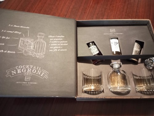 Confezione liquori distilleria - confezione,