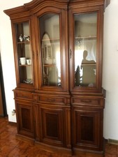 Mobile vetrinetta con inserti in radica