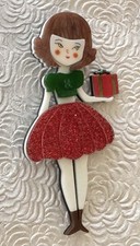 Adorabile bambina che tiene