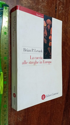 Libro caccia alle streghe in - :,