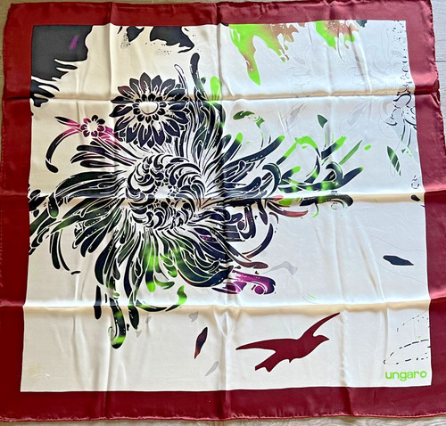 Foulard/Carré/Chale★UNGARO?