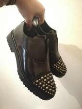 Scarpe punta borchiata