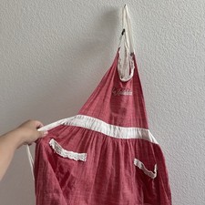 Grembiule LA MADELEINE Sur La Table francese country chic bordo pizzo rosso e bianco