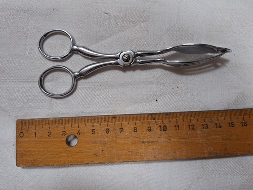 Vecchia piccola pinza per - piccola,
