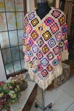 Poncho Granny Square fatto a