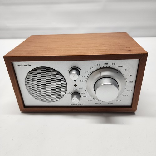 Radio tavolo fm tivoli - da, am/fm