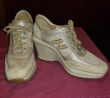 Sneakers stringate con zeppa