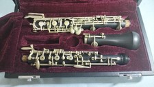 Oboe usato con corpo in bachelite completo di custodia