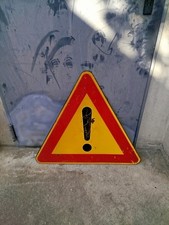 cartello stradale Attenzione