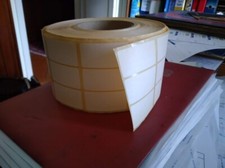 ETICHETTE ADESIVE formato 2,5 x 5 cm ROTOLO DI ORIGINARI 100 MT COMPLETO AL 99%