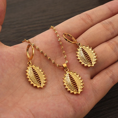 Set orecchini pendenti collana