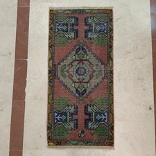 Tappeto piccolo vintage turco