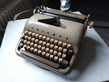 MACCHINA DA SCRIVERE TRIUMPH