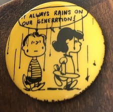 VINTAGE PEANUTS PIN  PINBACK