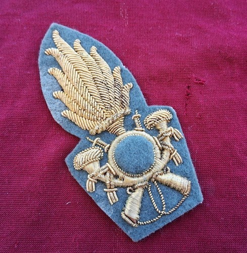 Fregio ricamato per cappello