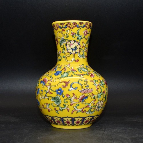 Piccolo vaso smaltato dinastia