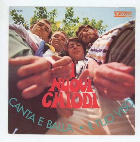 Nuovi chiodi canta - :, balla