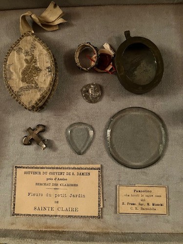 Relic reliquary reliquia - relic,